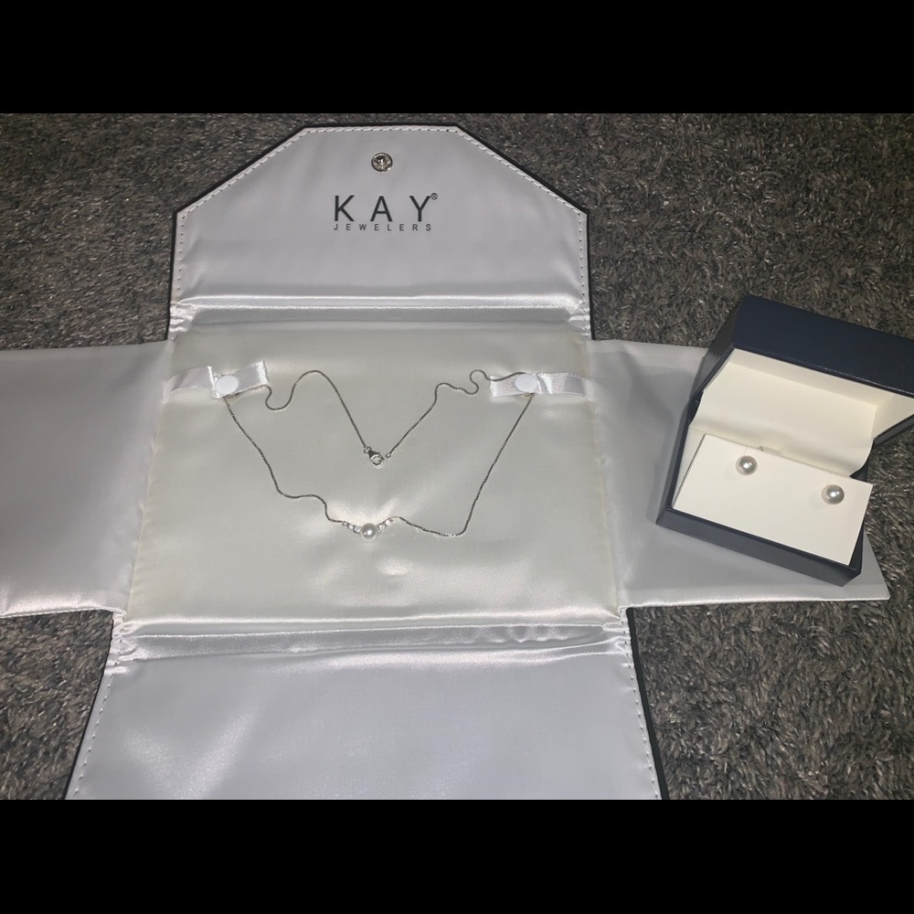 Pearl necklace and earrings set